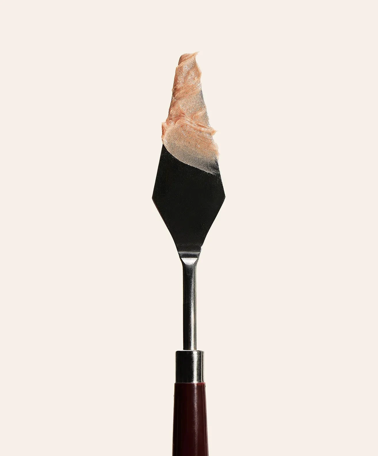 Detalle de la textura cremosa de Baume Couleur Stick Champagne con reflejos rosados y dorados